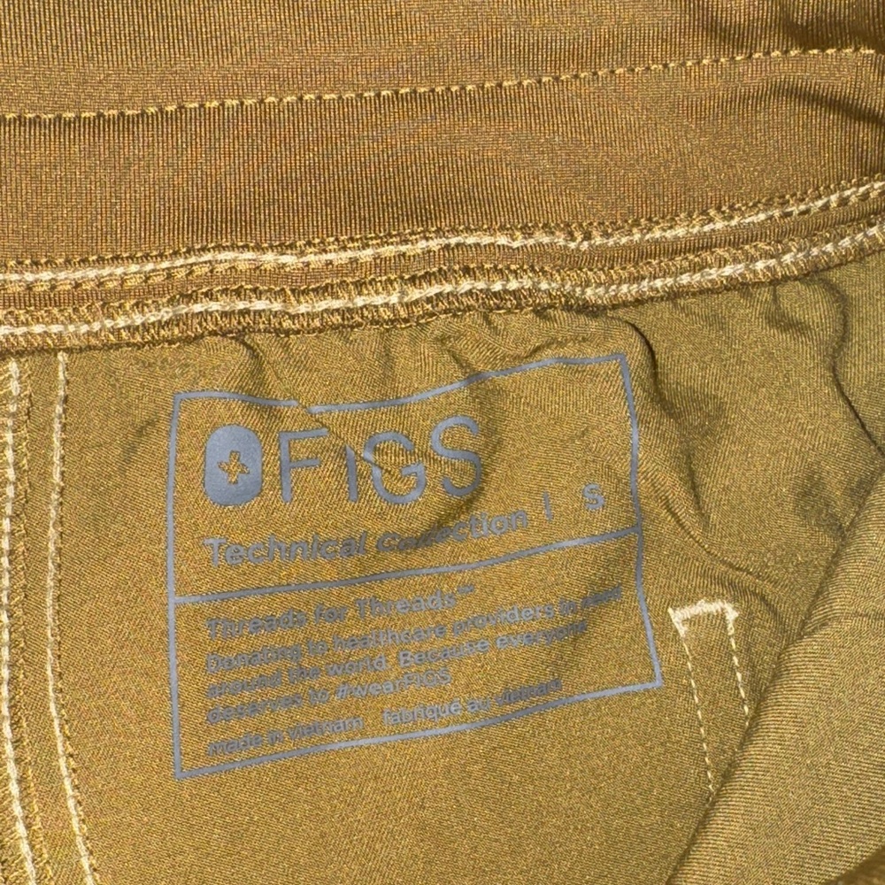 Figs Women's Olive Cargo Scrub Set - Picture 3 of 6